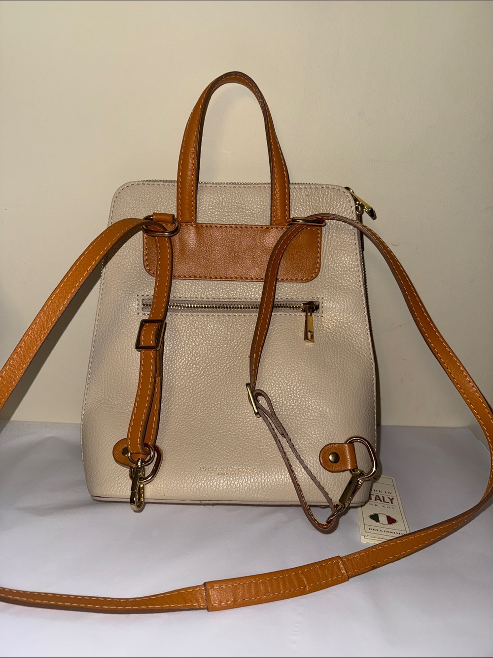 Leather Two-Tone Beige and Tan Women’s Backpack/Crossbody/Shoulder bag, new - Picture 3 of 10